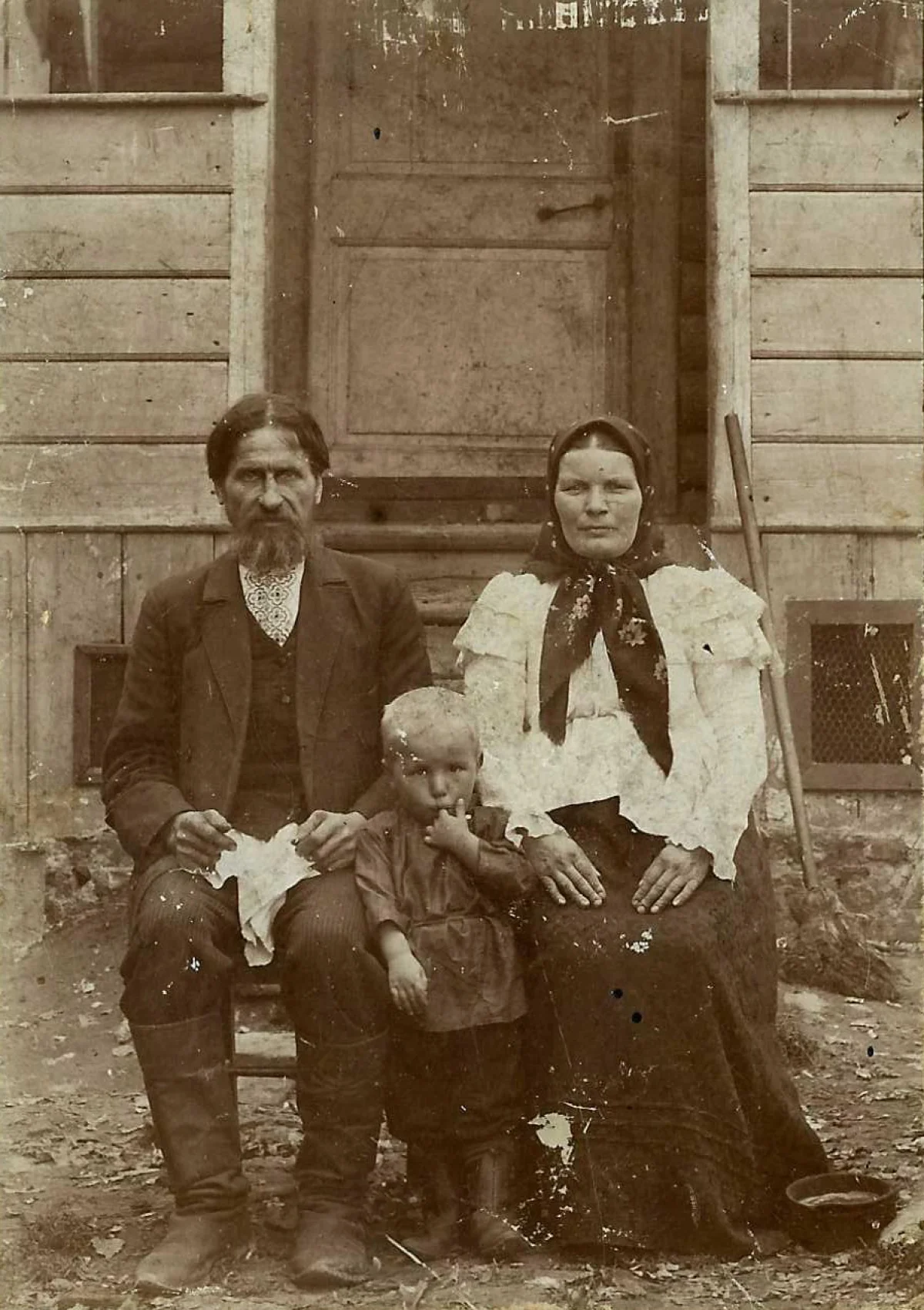 Дело отца, родоначальника династии, в должности слесаря продолжил Дмитрий Авксентьевич Коротков.