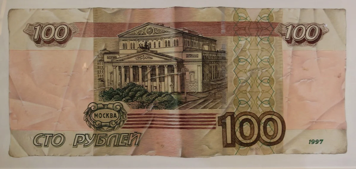 Эти 100 рублей тоже нарисованы. Акрил, карандаш, картон, пастель.
