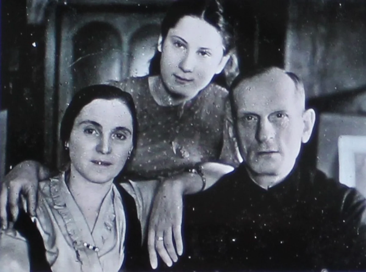 Екатерина Вдовина с мужем Василием и дочерью Ниной, 1940-е гг.