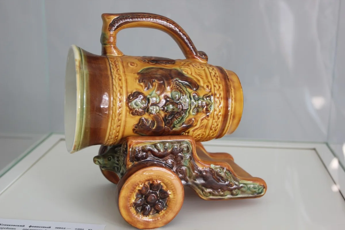 Кружка «Когда говорит дружба – пушки молчат». Конаковский завод, 1970-е гг. 