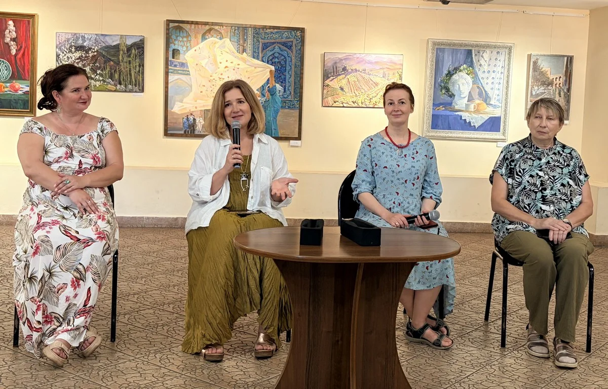 Наталья Вернослова, Ирина Коваленко, Виктория Харченко и Маргарита Смирнова  поделились с калужанами своими впечатлениями от поехдок в Узбекистан. 