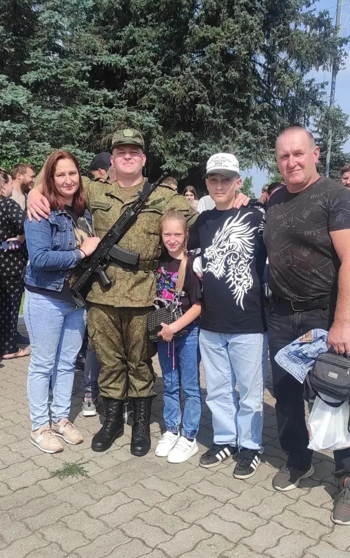 Вся семья в сборе. Старший сын Антон отсужил  в армии.