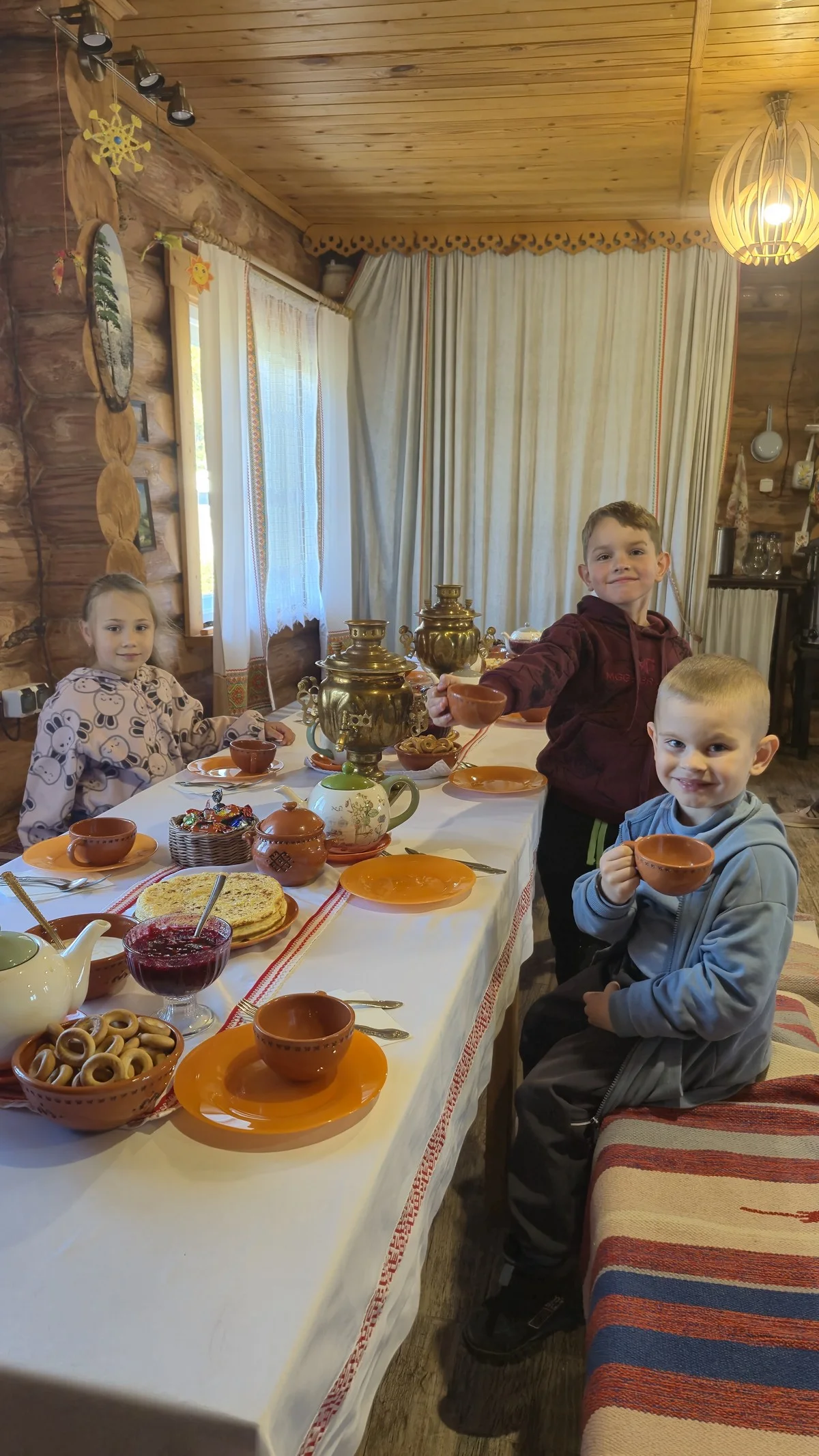 Здесь всех встречают гостеприимно.