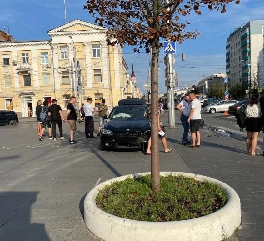 В Калуге около 21 века столкнулись «БМВ» и «Шевроле» - Происшествия ...