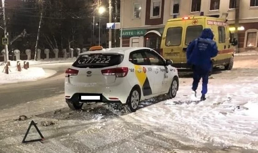 «Датсун» и «Киа Рио» столкнулись на улице Пушкина в Калуге ...