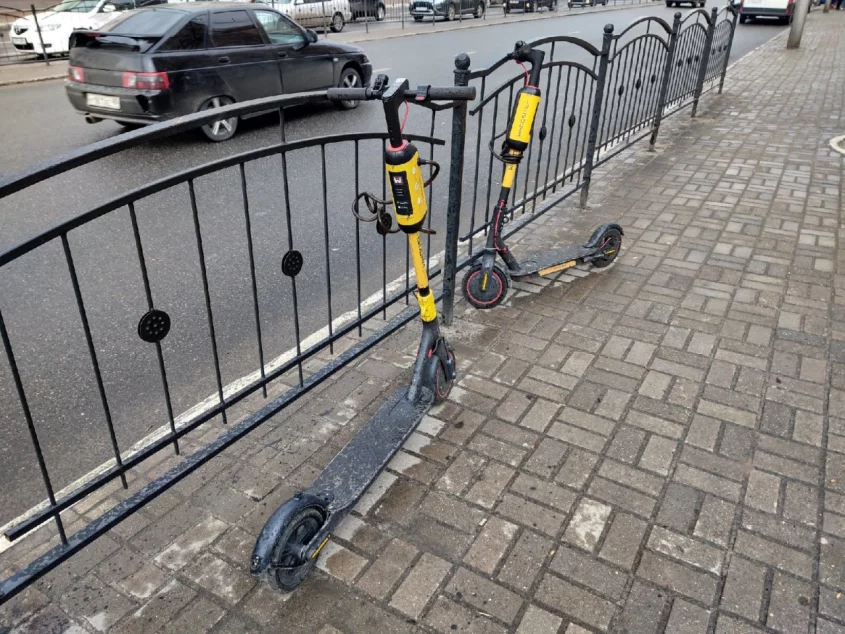 Приложение для самокатов калуга. Приложение kugoo. Электронные самокаты напрокат. Как заряжают самокаты напрокат whoosh. Самокат даркстор приложение.