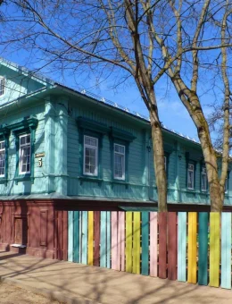 Теремок на пер. Старичков.