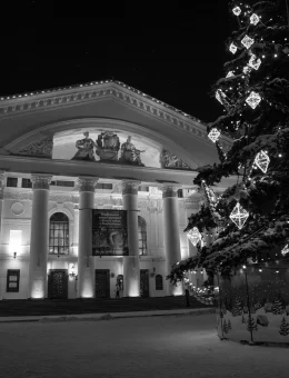 Театральная площадь