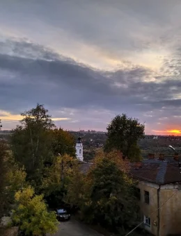 А из нашего окна, глянь Калуга как видна!