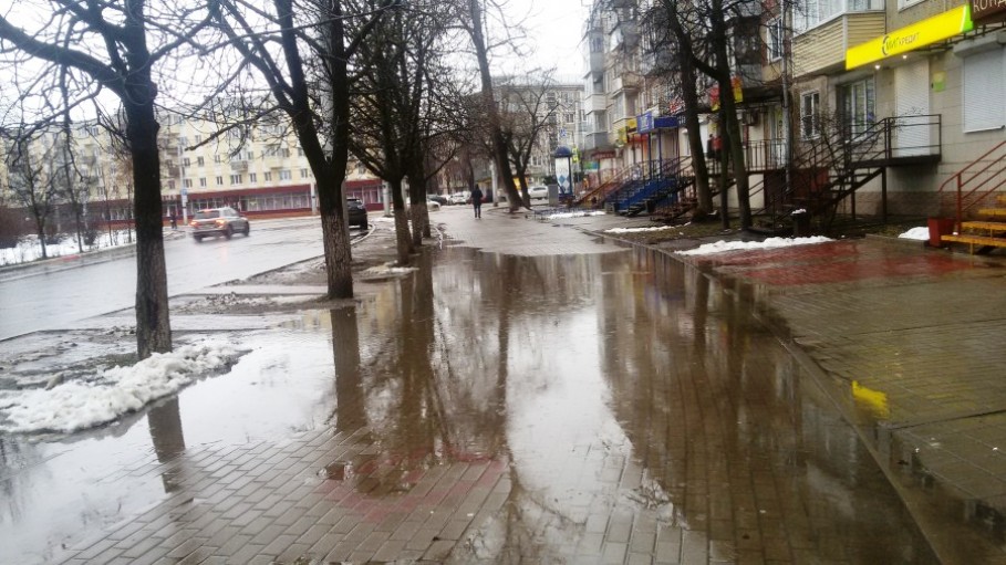 Ливень в феврале в Калуге. Улицы затопило